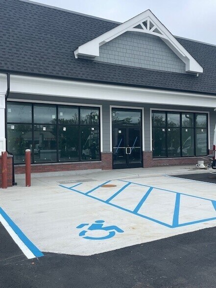 More Photos Of 425 Union Blvd, West Islip Service Station For Lease