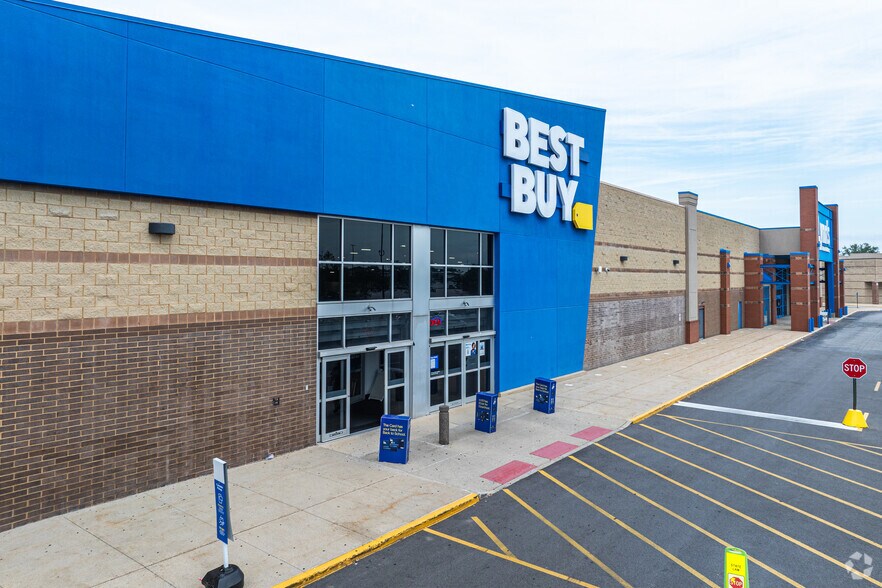 More Photos Of 10143-10451 Indianapolis Blvd, Highland Unknown For Lease