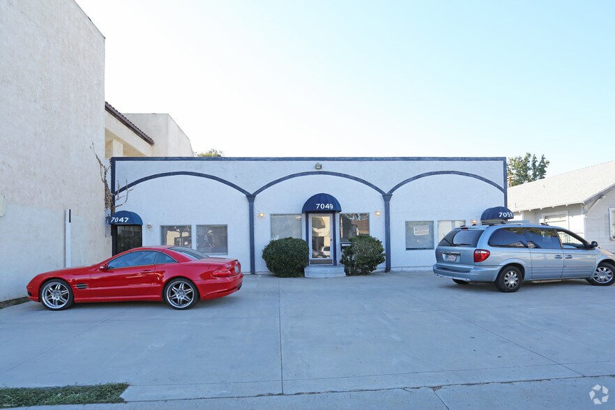 More Photos Of 7049 Owensmouth Ave, Canoga Park Office For Lease