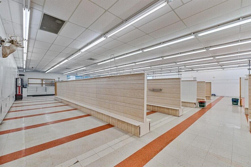 More Photos Of 411 Solida Rd, South Point Storefront For Sale