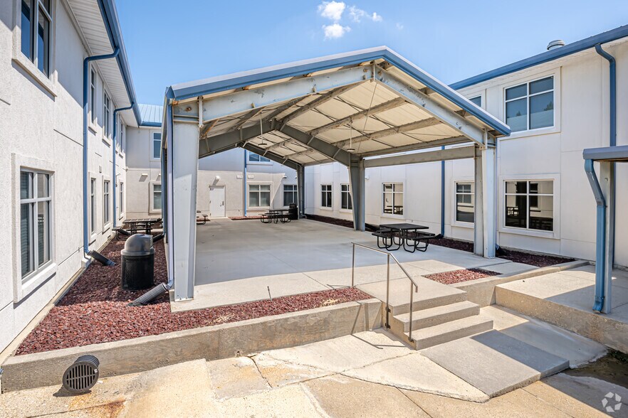 More Photos Of 14055 Seaway Rd, Gulfport Medical For Lease