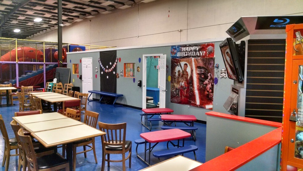 More Photos Of 1510 Stuart Rd, Cleveland Flex For Sale