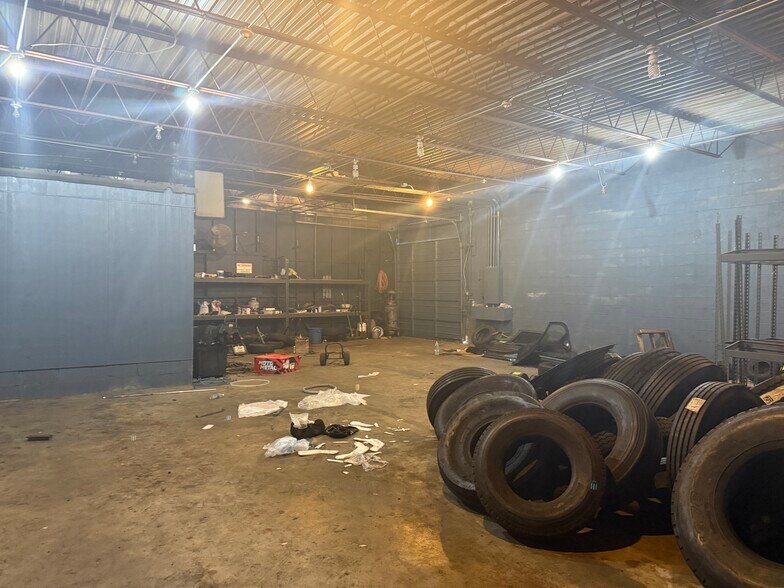 More Photos Of 140 W 3rd St, Washington Service For Lease