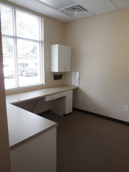 More Photos Of 3806 Peachtree Ave, Wilmington Medical For Lease