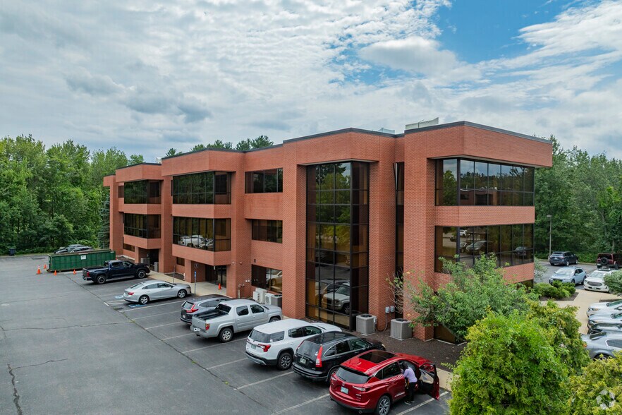 More Photos Of 7 Stiles Rd, Salem Office For Lease