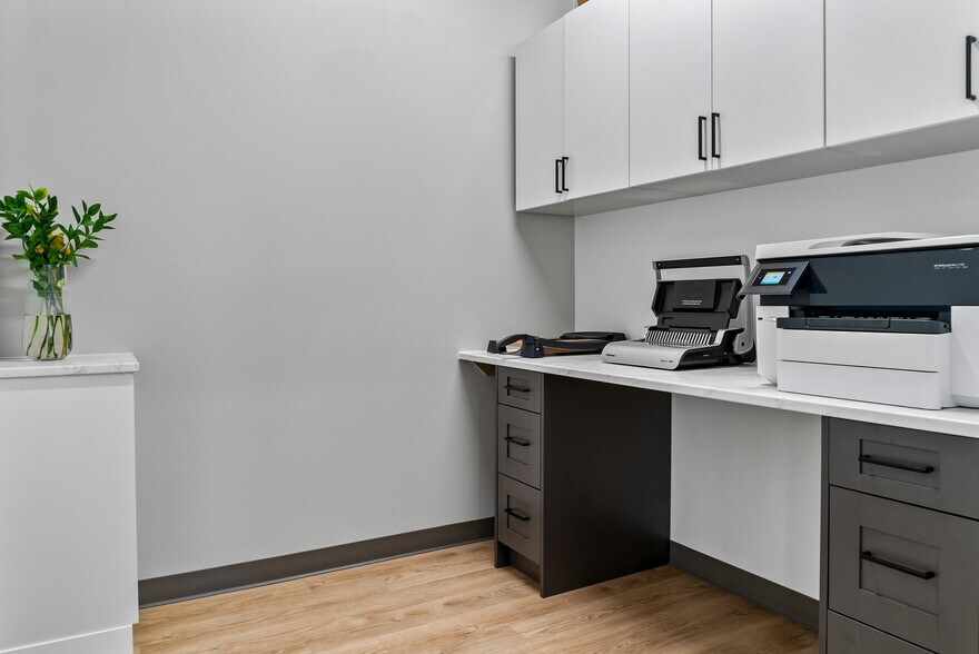 More Photos Of 27 S Squirrel Rd, Auburn Hills Coworking Space