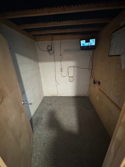 More Photos Of 11 Front St, Springfield Auto Repair For Lease