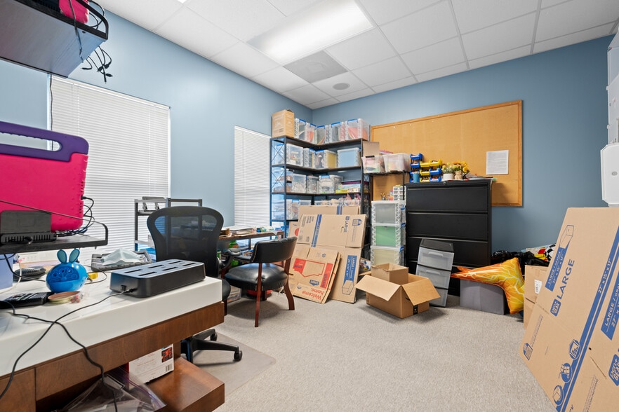 More Photos Of 1481 Dean Forest Rd, Savannah Medical For Lease