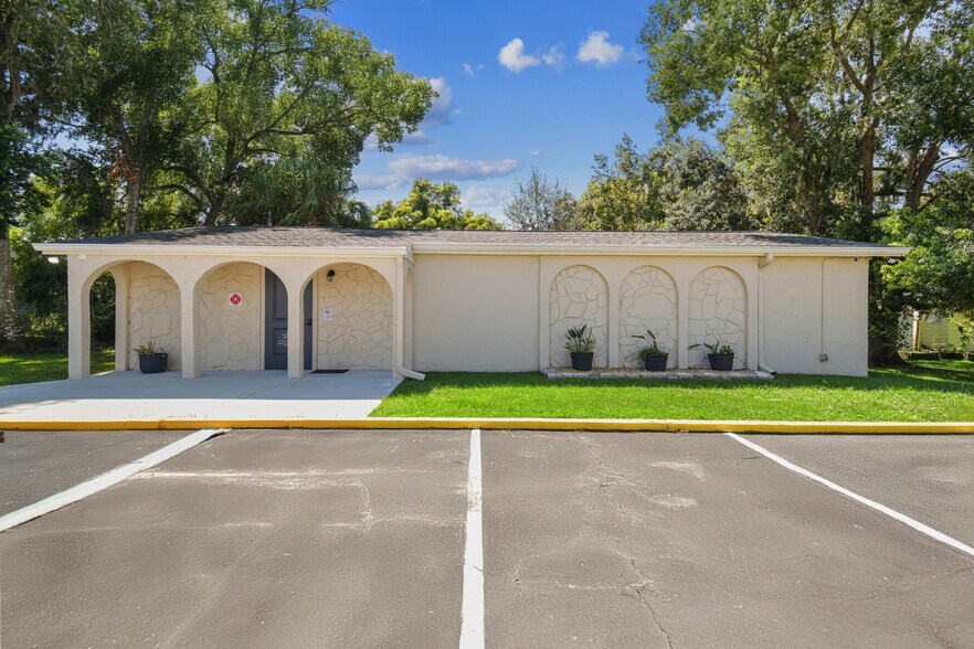 Primary Photo Of 5445 6th St, Zephyrhills Medical For Sale