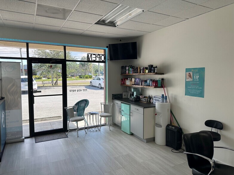 More Photos Of 1271-1291 San Christopher Dr, Dunedin General Retail For Lease