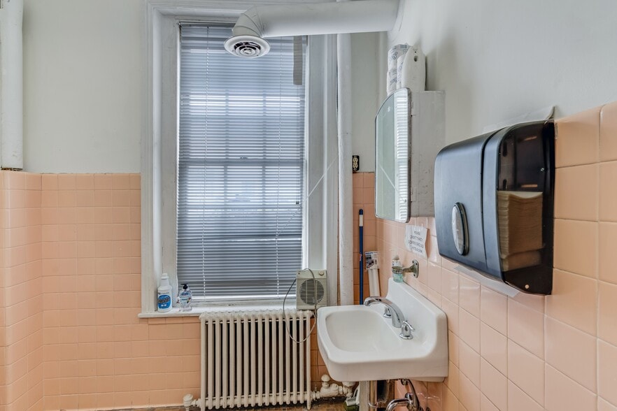 More Photos Of 115 Chestnut St, Philadelphia Office For Lease