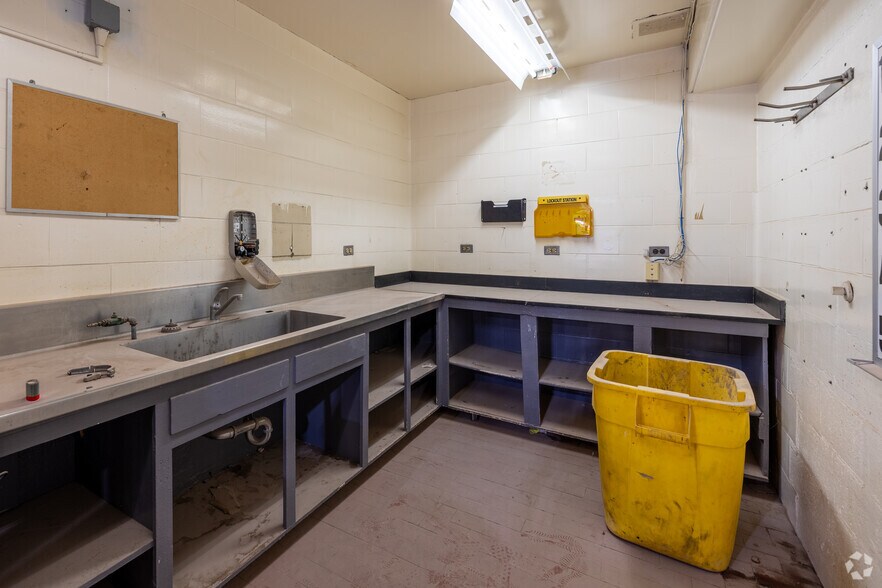 More Photos Of 450 25th St, Greeley Manufacturing For Sale