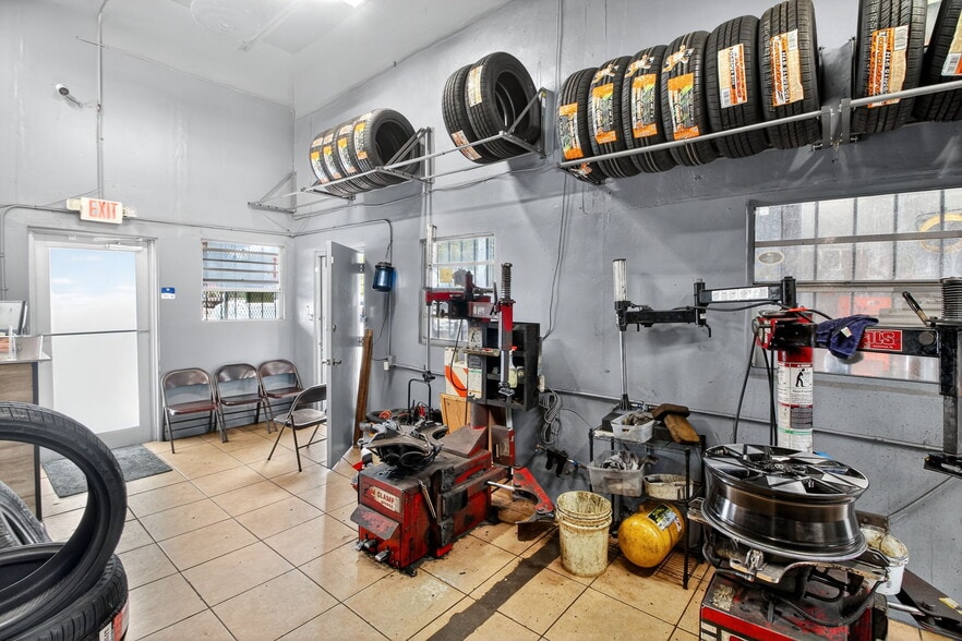 More Photos Of 449 E Okeechobee Rd, Hialeah Warehouse For Sale