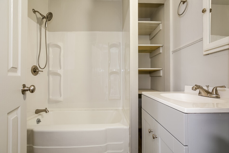More Photos Of 517 Willow St, Mount Airy Apartments For Sale
