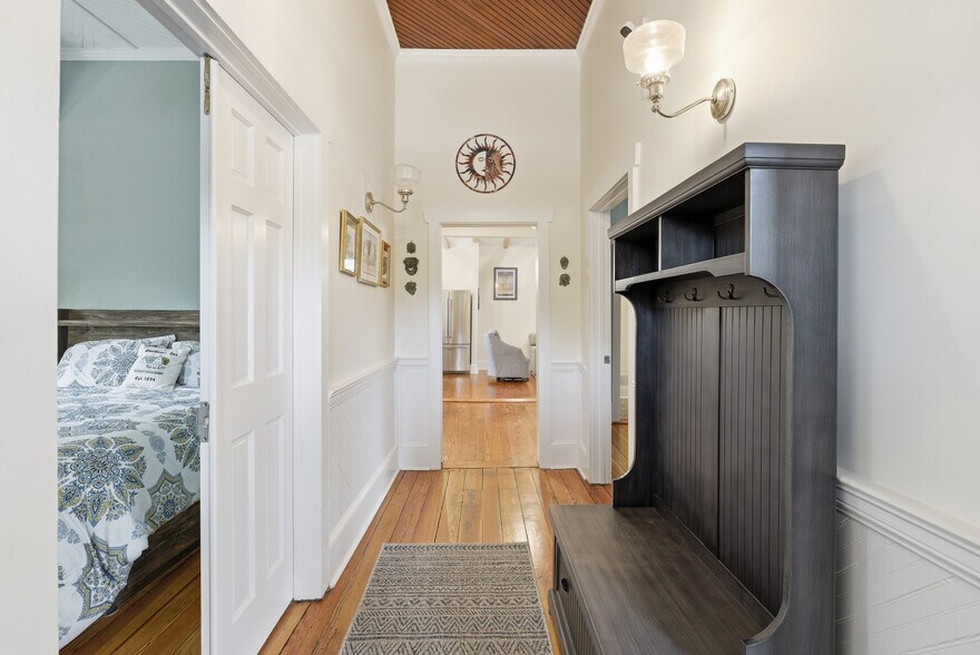 More Photos Of 119 N Davis St, Southport Hospitality For Sale