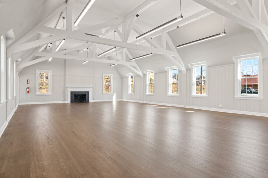 More Photos Of 44 4th St NW, Pulaski Office For Sale