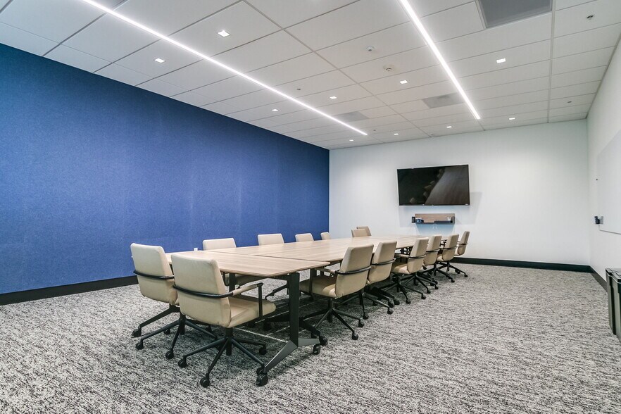 More Photos Of 2055 NW Savier St, Portland Office For Lease
