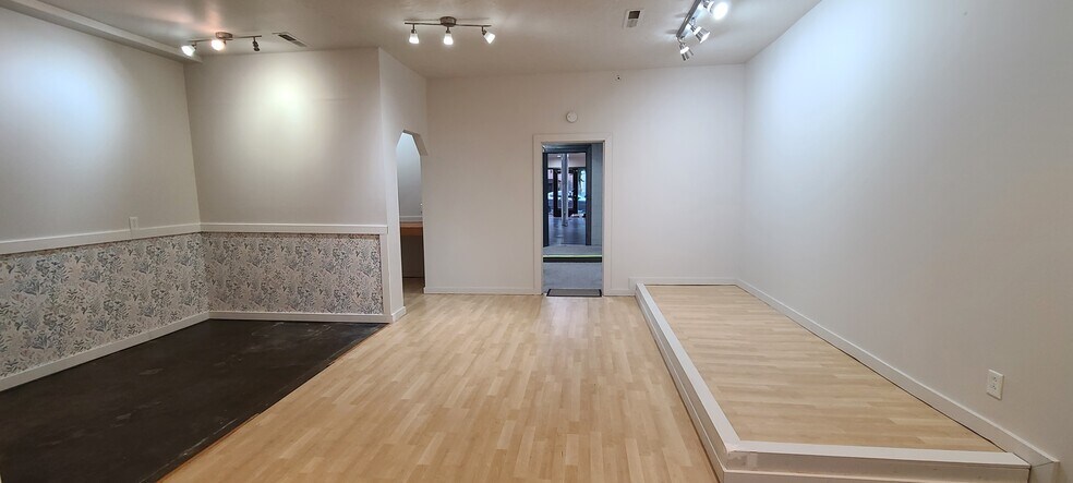 More Photos Of 337-341 Bush St SE, Salem Storefront For Lease