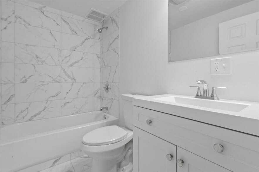 More Photos Of 2152 W 21st St, Chicago Multifamily For Sale