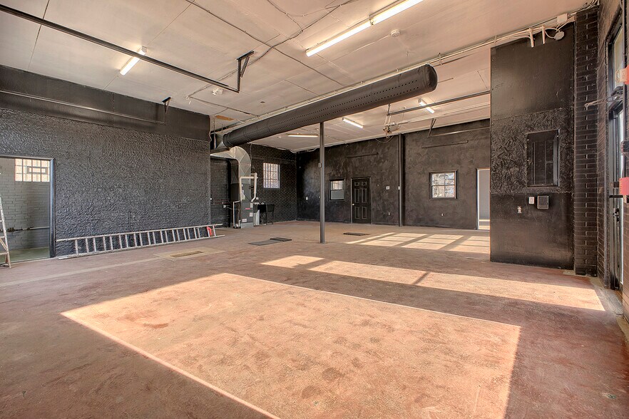 More Photos Of 6781 US-30, Jeannette Flex For Lease