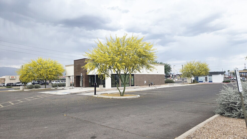 More Photos Of 6960 E 22nd St, Tucson Fast Food For Lease