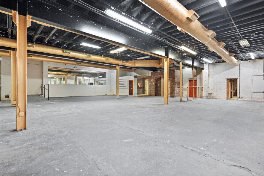 More Photos Of 1011 Greenmount Ave, Baltimore Flex For Lease