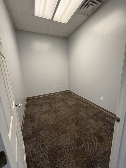 More Photos Of 420-452 Peppers Ferry Rd NW, Christiansburg Unknown For Lease