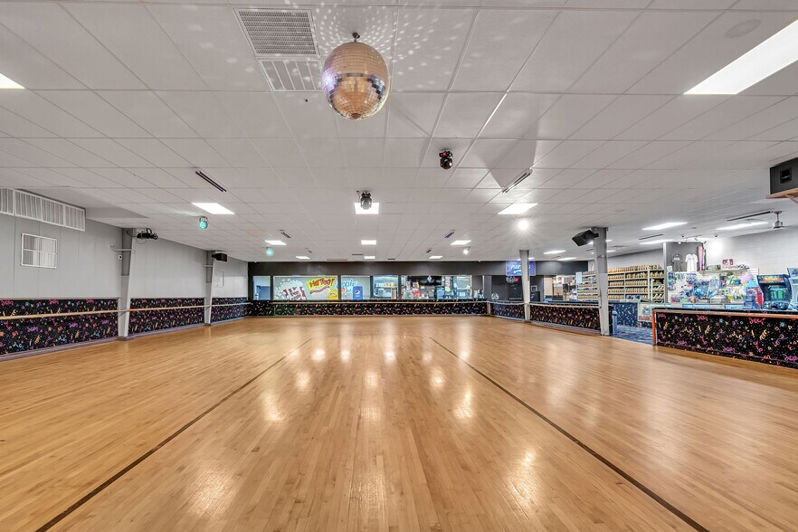 More Photos Of 7628 Corina Dr, Fort Worth Skating Rink For Sale