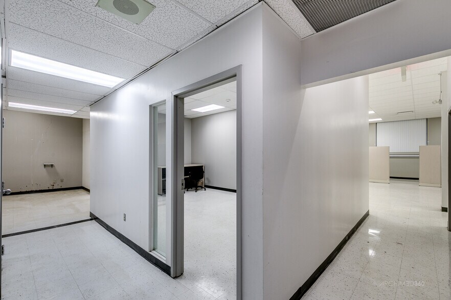 More Photos Of 9850-9852 Rue Verville, Montréal Light Distribution For Sale