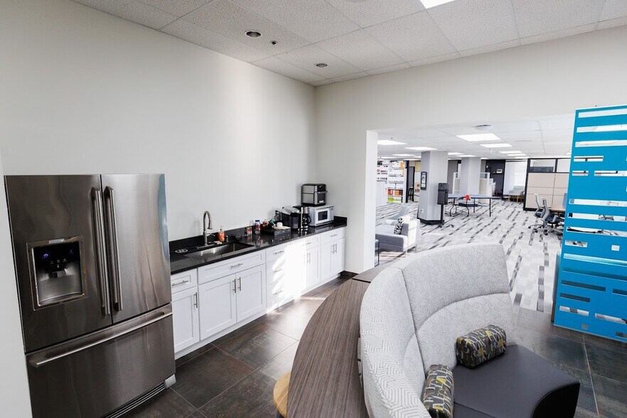 More Photos Of 8409 Baymeadows Rd, Jacksonville Office For Sale