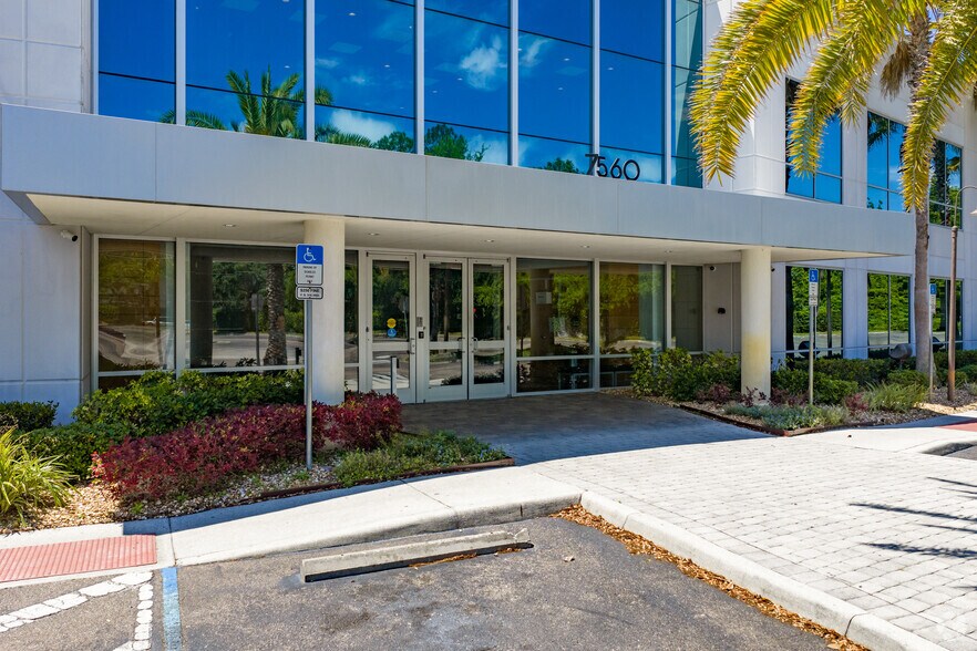 More Photos Of 7560 Red Bug Lake Rd, Oviedo Medical For Lease