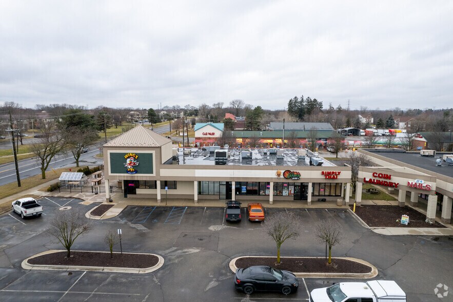 More Photos Of 47300-47528 Pontiac Trl, Wixom Unknown For Lease