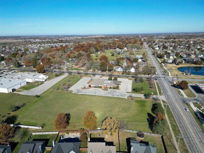 More Photos Of 18320 S Center St, Gardner Medical For Sale