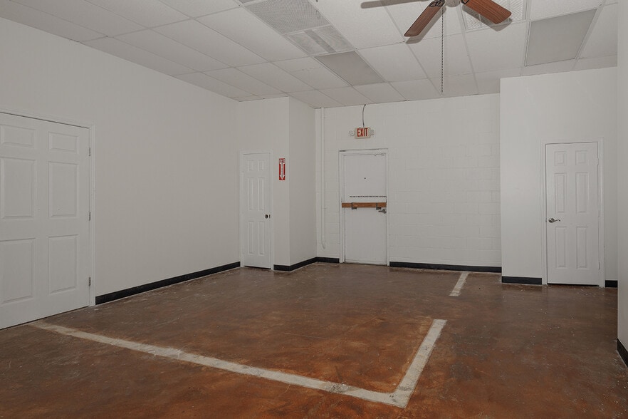 More Photos Of 4700-4750 Fm-2920, Spring Unknown For Lease