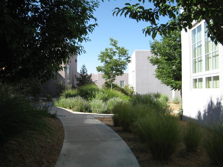 More Photos Of 4001 Office Ct, Santa Fe Office For Lease