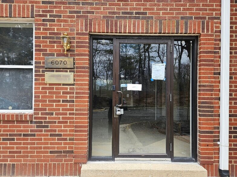 Primary Photo Of 6060-6074 Franconia Rd, Alexandria Medical For Sale