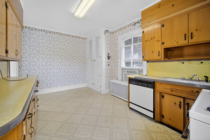 More Photos Of 59 Montgomery St, Poughkeepsie Funeral Home For Sale