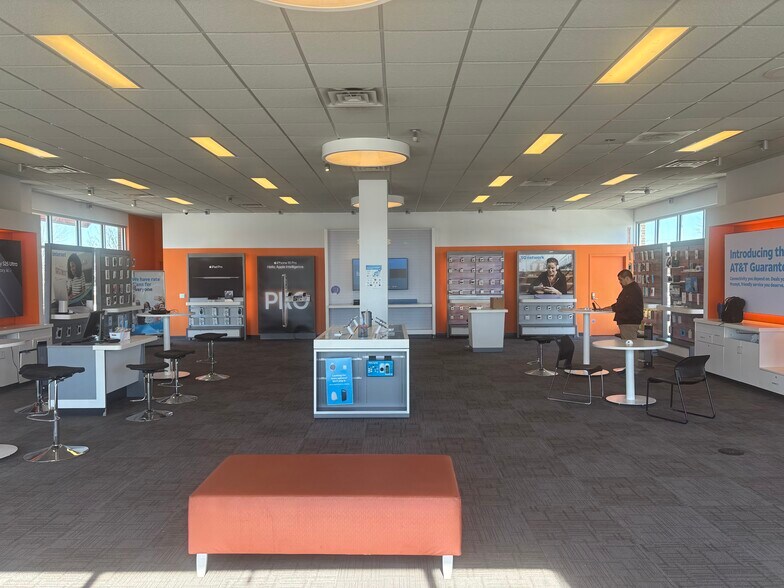 More Photos Of 1716 N Waldron St, Hutchinson Freestanding For Lease