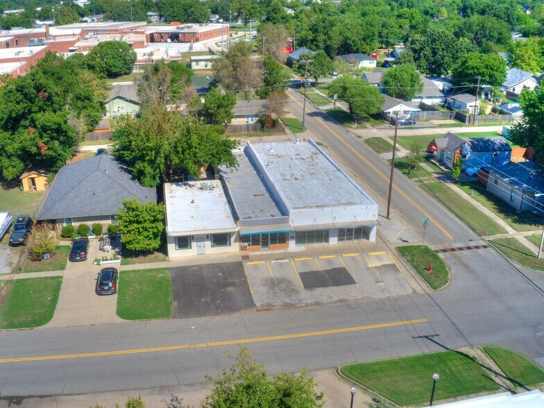 More Photos Of 527 E Main St, Norman Storefront For Lease