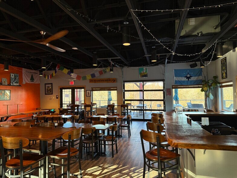 More Photos Of 4022 S Lone Pine Ave, Springfield Daycare Center For Lease