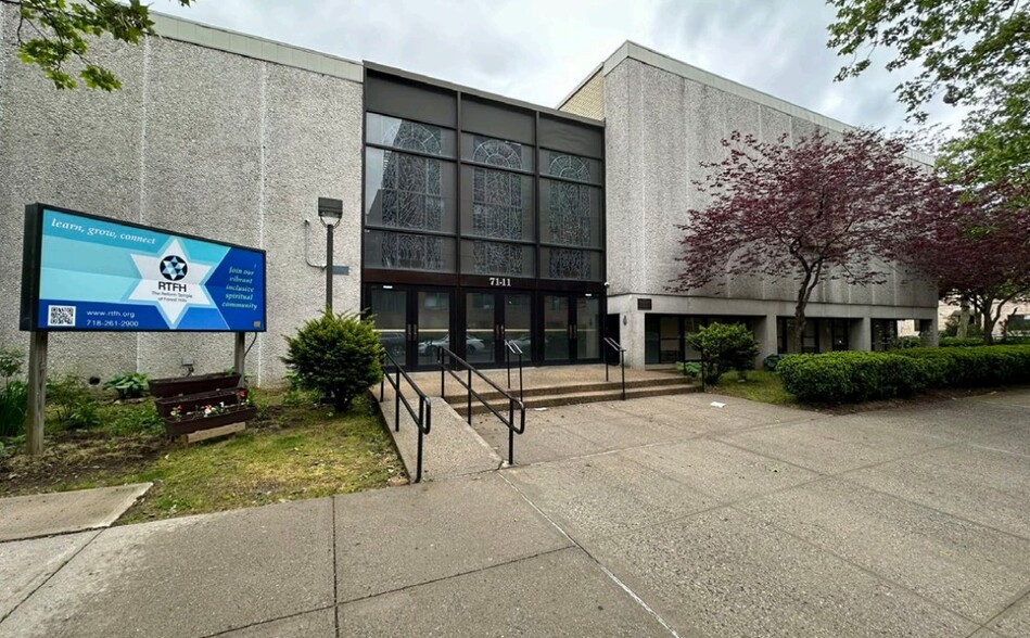 Primary Photo Of 71-11 112th St, Forest Hills Religious Facility For Lease