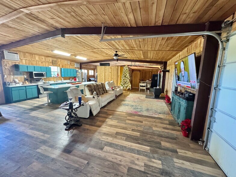 More Photos Of 8895 US-67 Hwy, Cleburne Trailer Camper Park For Sale