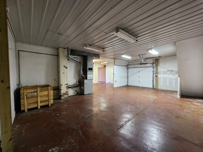 More Photos Of 1411 N 14th St, Lafayette Freestanding For Sale