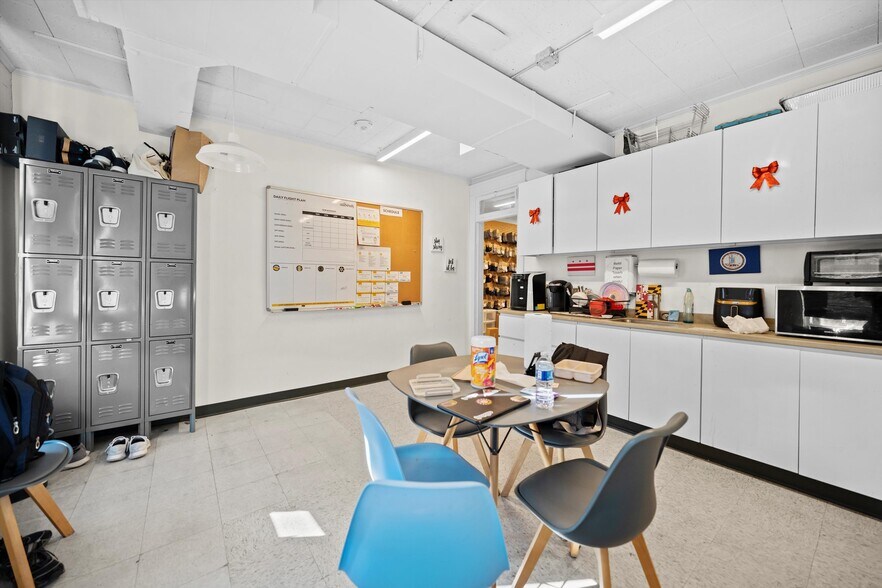 More Photos Of 3135 M St NW, Washington Storefront For Lease