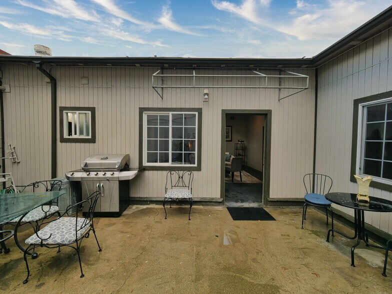 More Photos Of 9614-9616 MacArthur Blvd, Oakland Specialty For Sale