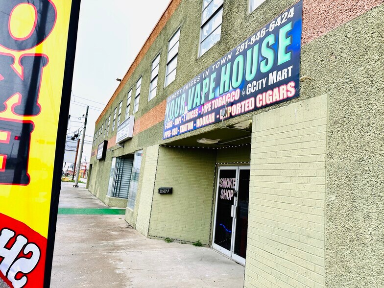 More Photos Of 100 N Main St, Galena Park Freestanding For Sale