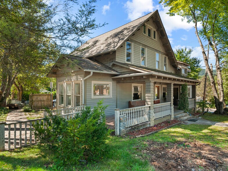 More Photos Of 99 Walnut St, Waynesville Office Residential For Sale