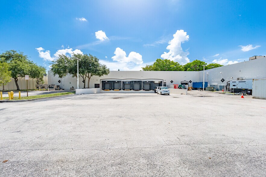 More Photos Of 5150 N State Road 7, North Lauderdale Refrigeration Cold Storage For Lease