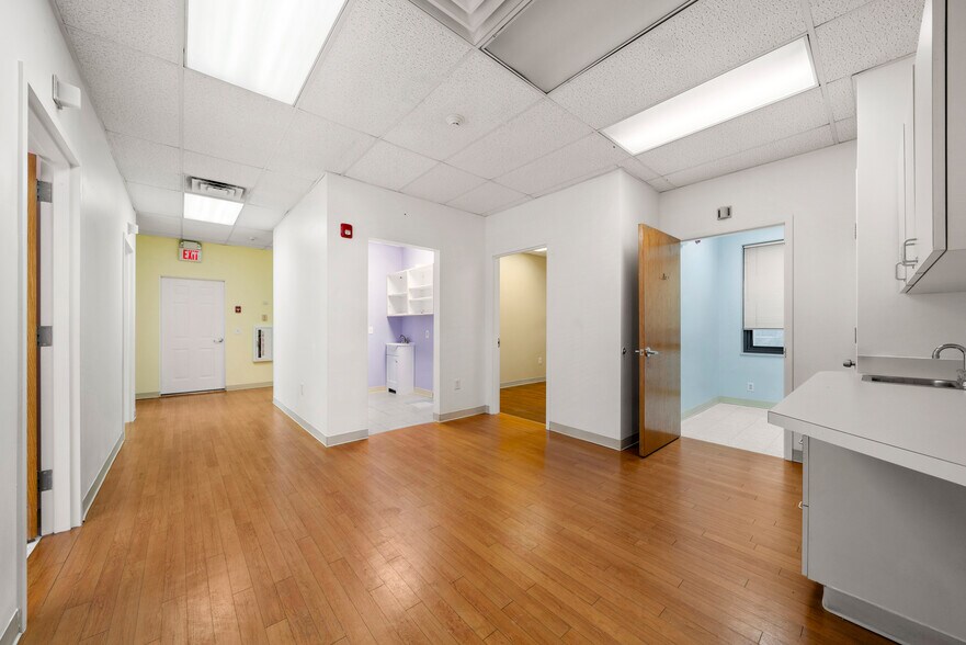 More Photos Of 2083 Center Ave, Fort Lee Medical For Lease