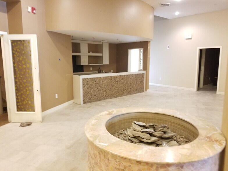 More Photos Of 574 Washington St, Easton Freestanding For Lease